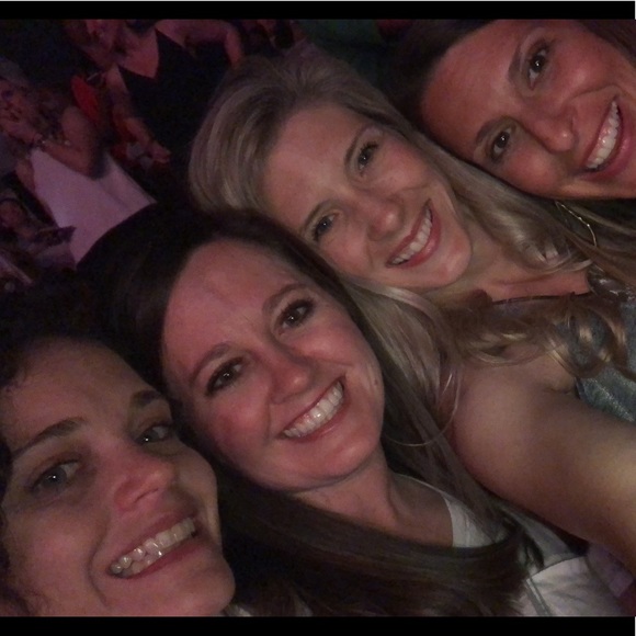 Meet your Posher, Lauren - Picture 1 of 1